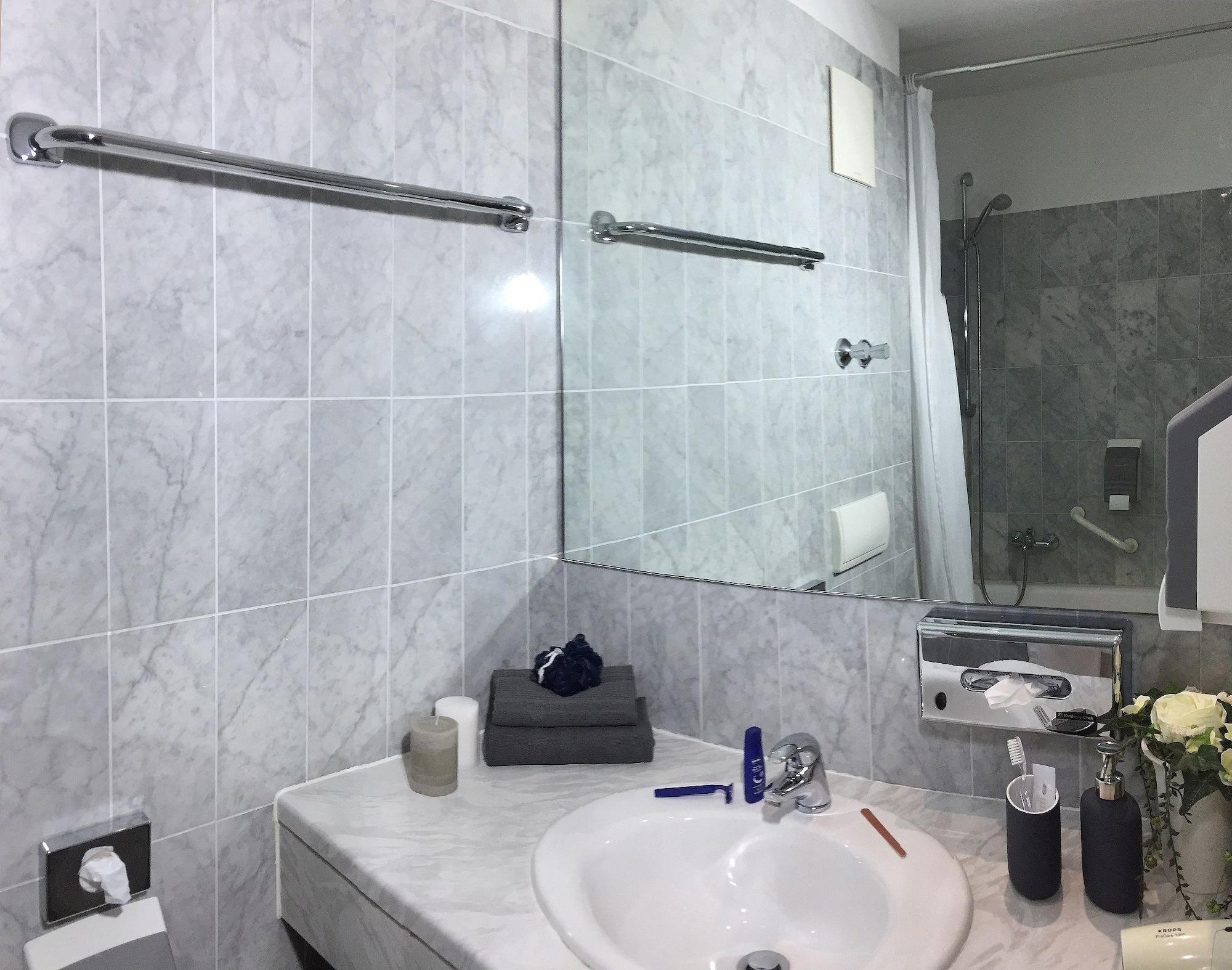 Kempe Komfort Plus Hotel Σόλινγκεν Εξωτερικό φωτογραφία