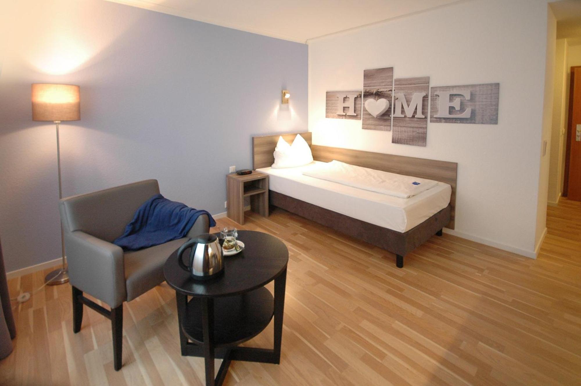 Kempe Komfort Plus Hotel Σόλινγκεν Εξωτερικό φωτογραφία